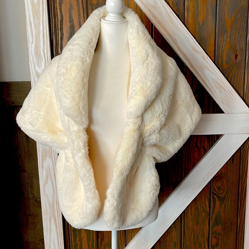 Fluffy Off-White over-the-shoulder Shawl